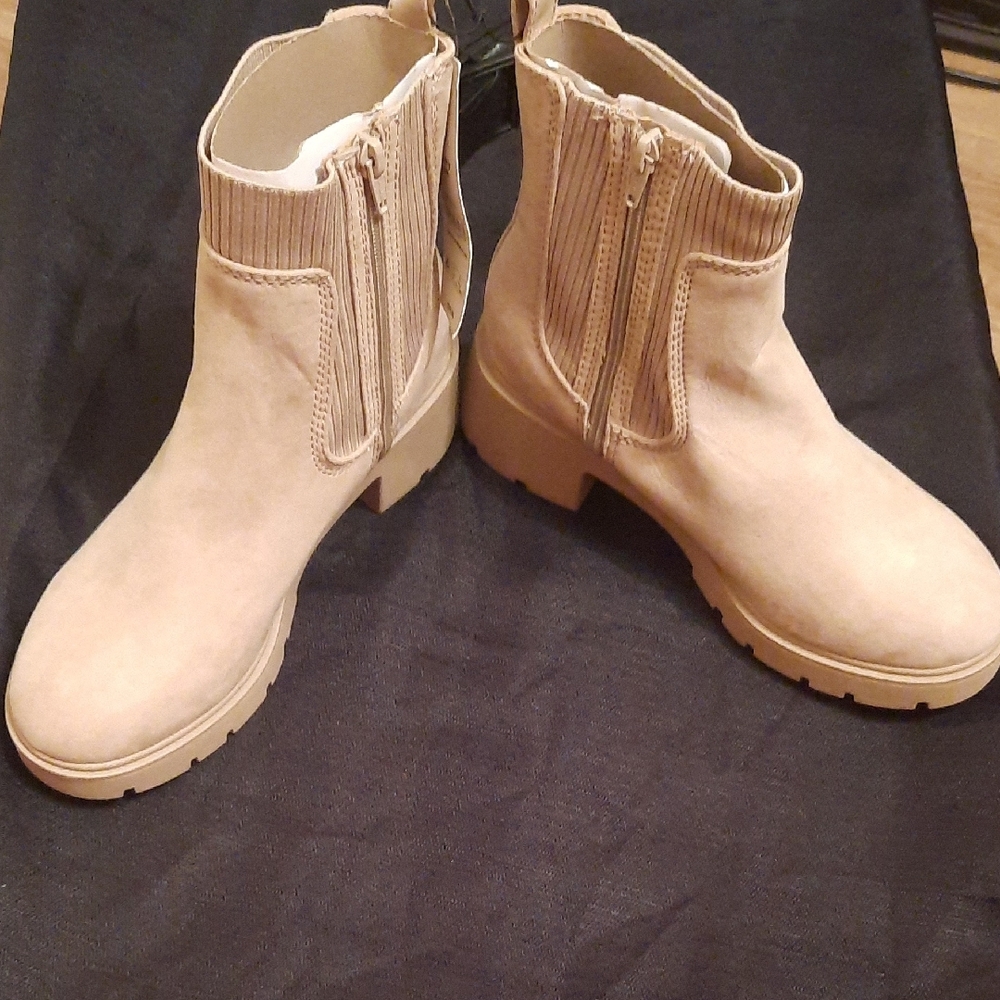 Womens Size 9 No Boundaries Beige Ankle Boots New With Tags Side Zipper - Picture 4 of 7
